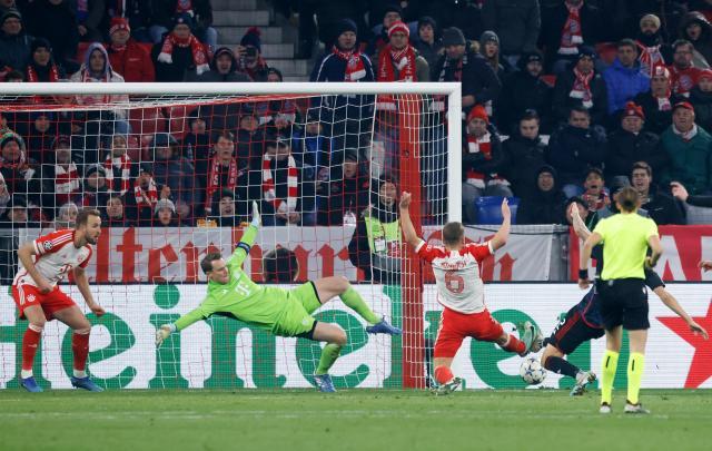 LOL世界赛直播-续约后诺伊尔大秀“独一档”实力，剑指2025安联决赛