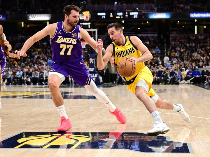 全程赛事-国产品牌再添一人~名记：麦康纳近期签约安踏 比赛中上脚欧文战靴